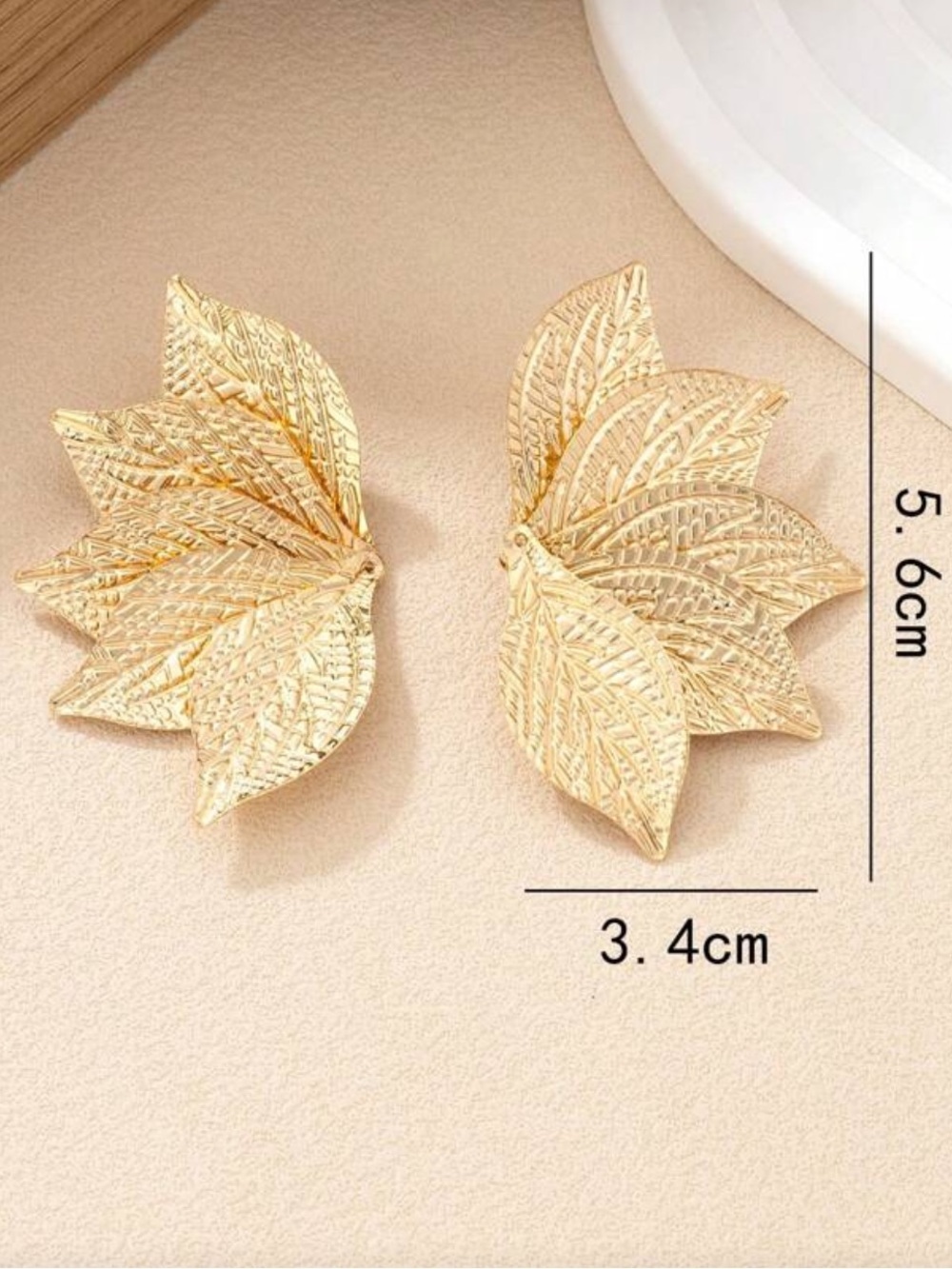 Luxe Gold Leaf Cluster Earrings - Picture 3 of 3